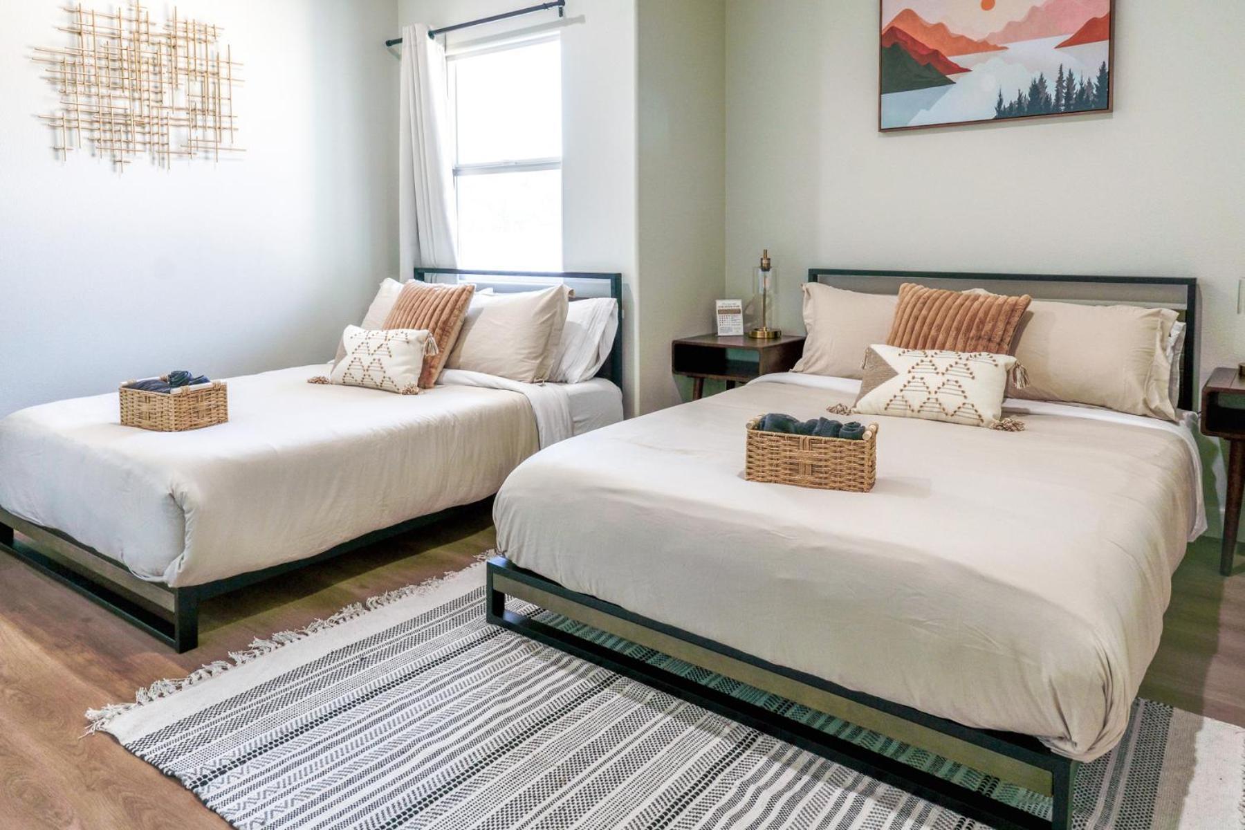 Disney Villa 3-Br Unit W King Bed, Ev W Parking - Sleeps Up To 10 Persons! Midway City Bagian luar foto